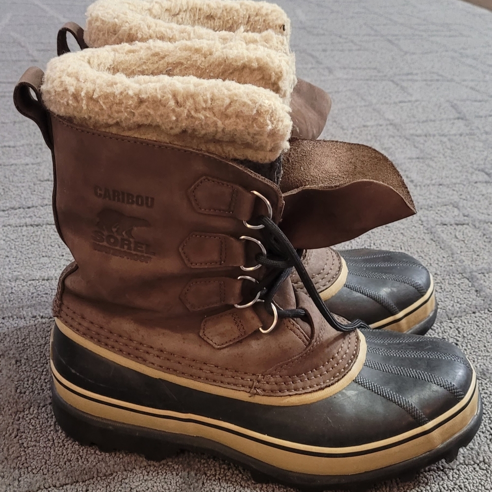 Mens 8, womens 9.5 Sorel Caribou winter boots